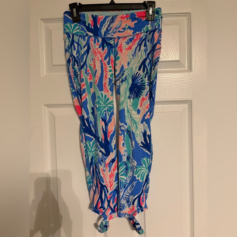 Lilly Pulitzer Luxletic Leggings with CUTE LITTLE BOWS ON THE BOTTOM.